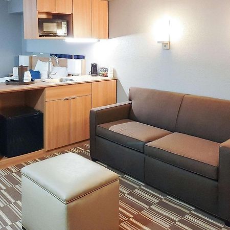 Starkville Inn & Suites ภายนอก รูปภาพ