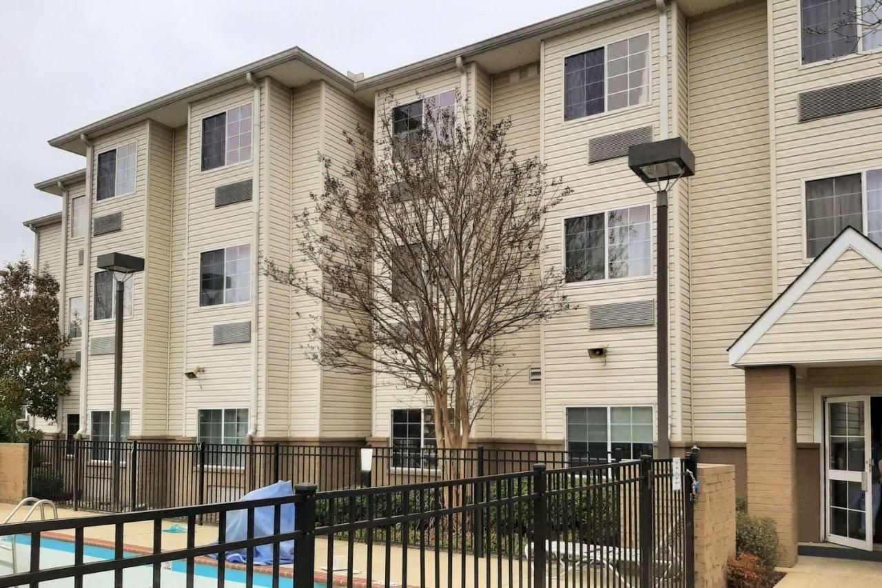 Starkville Inn & Suites ภายนอก รูปภาพ
