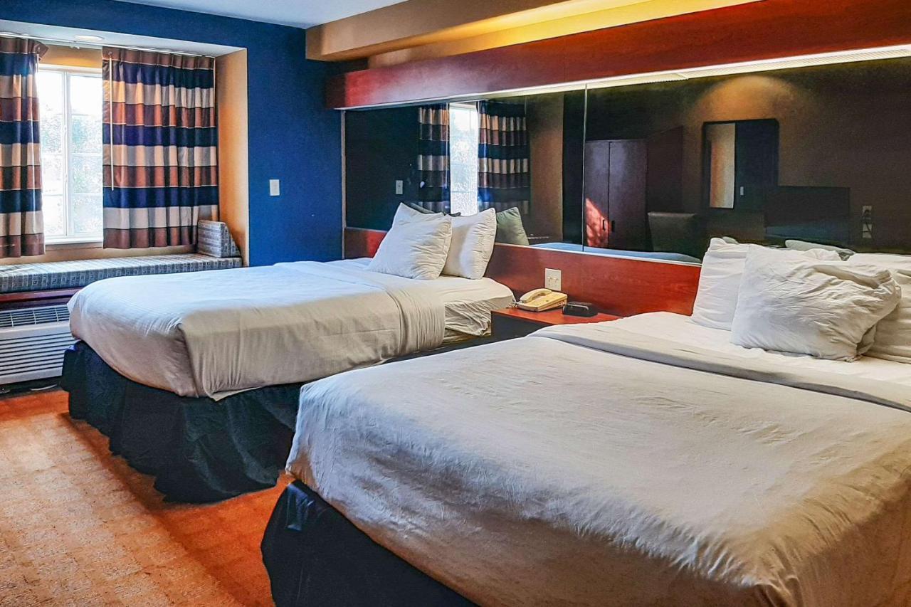 Starkville Inn & Suites ภายนอก รูปภาพ