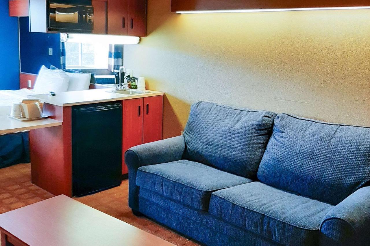 Starkville Inn & Suites ภายนอก รูปภาพ